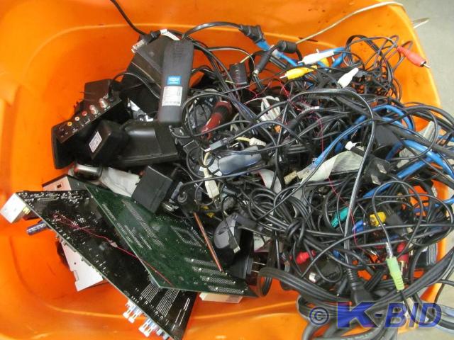 lot 29 image: Box full of Electronic, Cable, Phon...