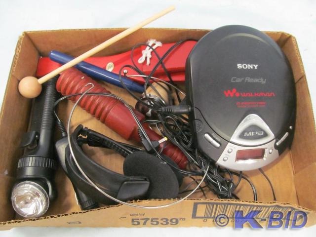 lot 37 image: Walkman sony - Clapper, pipe, headp...