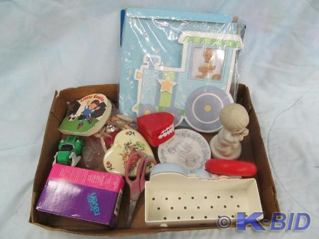 lot 56 image: Electronic Cables, phone chargers f...