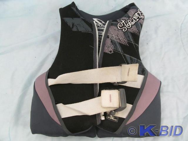lot 60 image: Childs Life Jacket 50-90 pounds