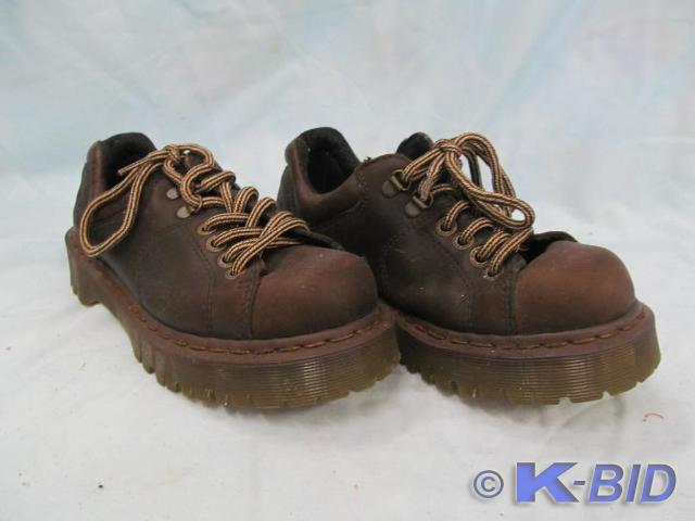 lot 70 image: Pair of Dr. Martins size 7