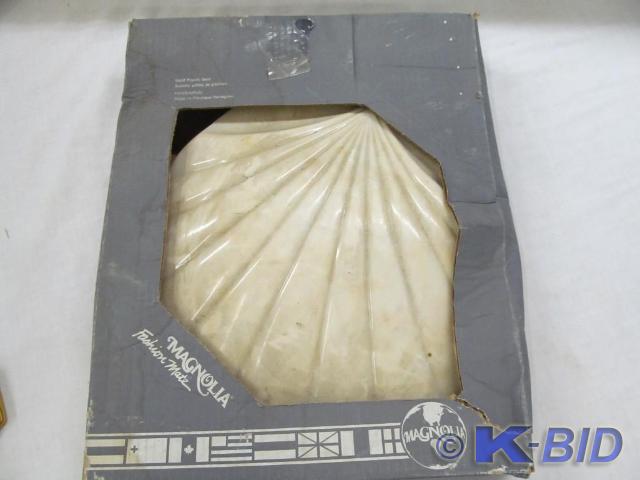 Magnolia Clam Shell Toilet Seat, Pl...