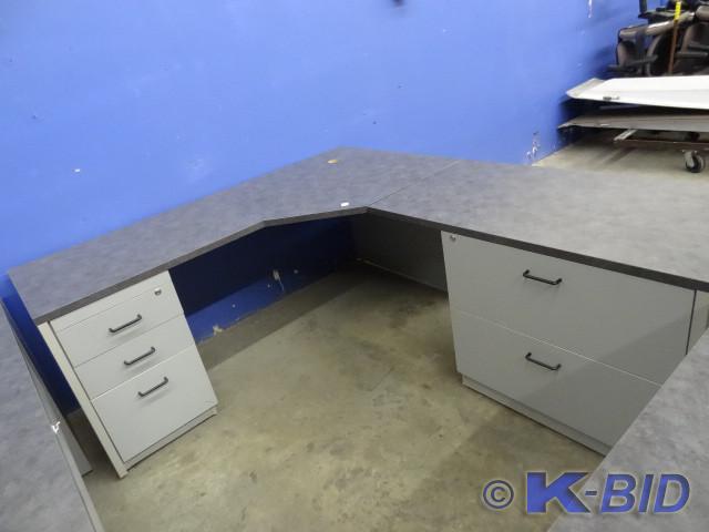 lot 190 image: L shaped laminate office desk. 2 la...