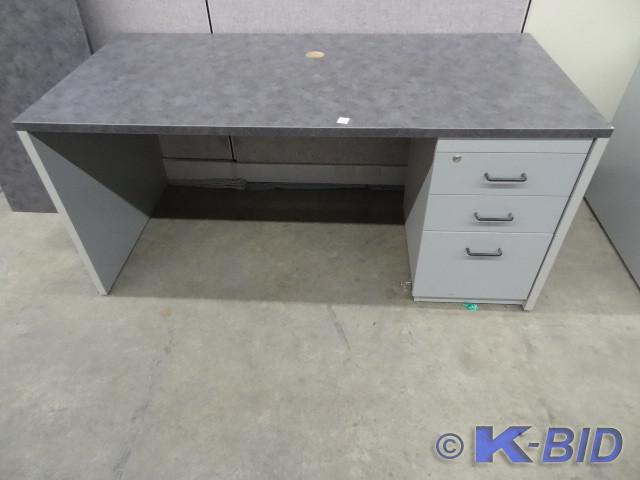 lot 192 image: Laminate 3 drawer office desk. 64 x...