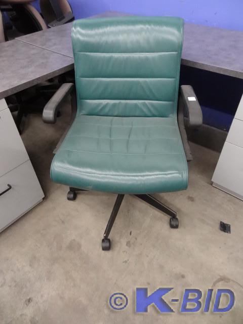 lot 200 image: office chair on wheels