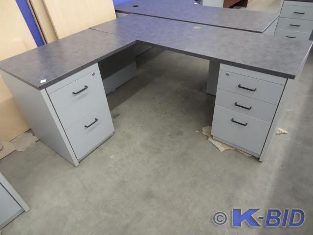 lot 207 image: L shaped laminate 2 piece office de...