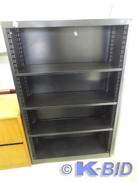 lot 21 image: Tennsco metal book shelf. 38 x 12 x...
