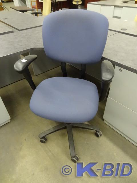 lot 213 image: office chair on wheels