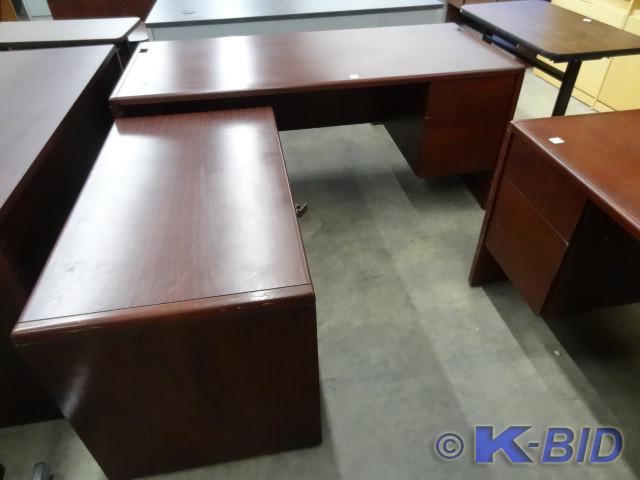 lot 223 image: L shaped laminate office desk. 2 pi...