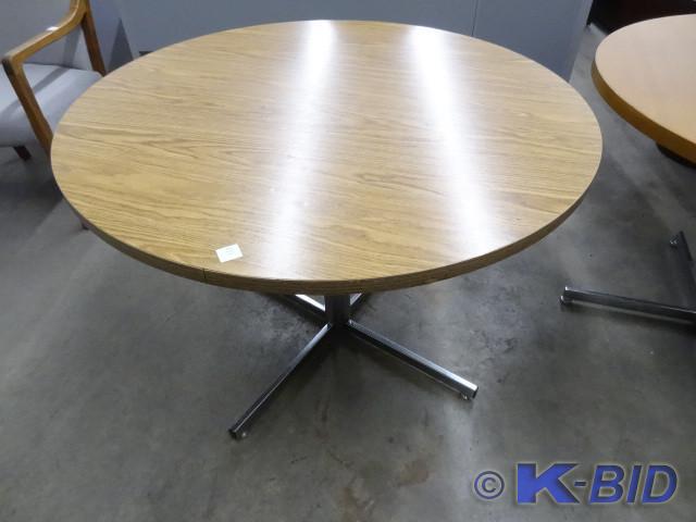 lot 231 image: 42 round table with metal base