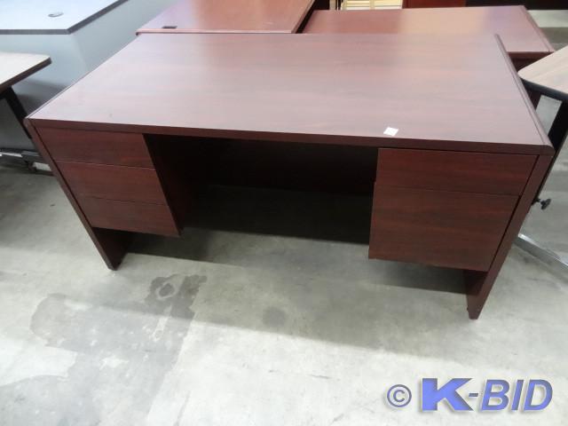 lot 237 image: Laminate 5 drawer office desk. 60 x...