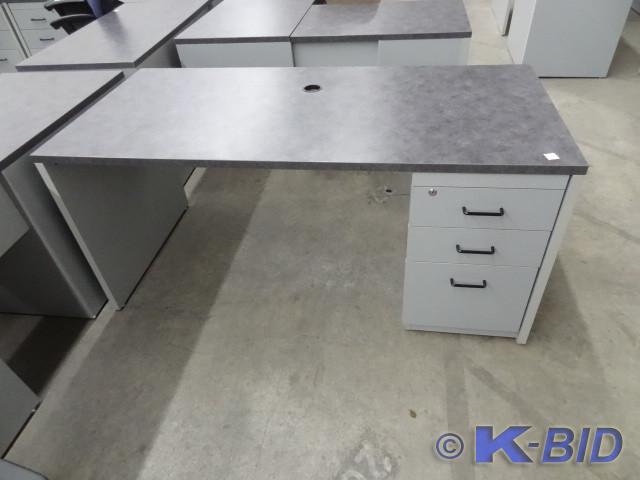 lot 253 image: Laminate 3 drawer office desk. 64 x...