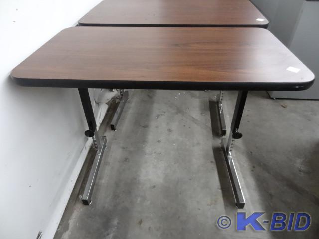 lot 259 image: 36 x 20 adjsustable height table.