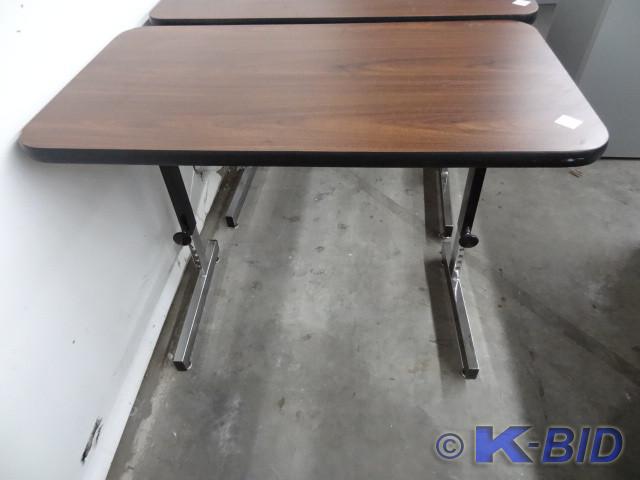 lot 260 image: 36 x 20 adjsustable height table.