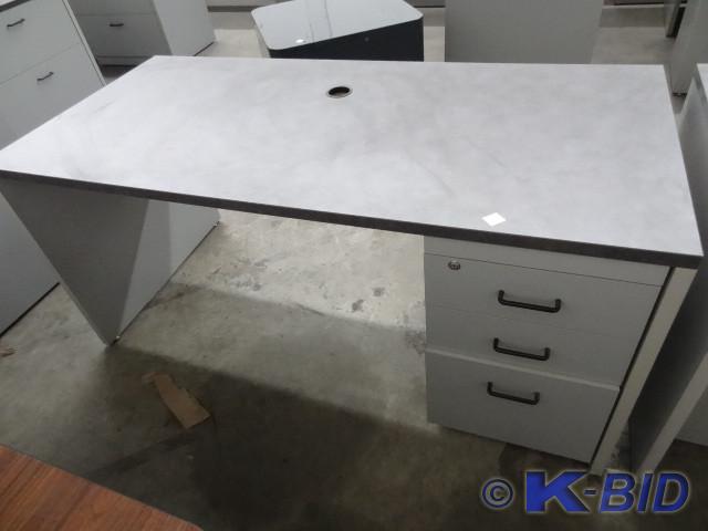 lot 262 image: Laminate 3 drawer office desk. 64 x...
