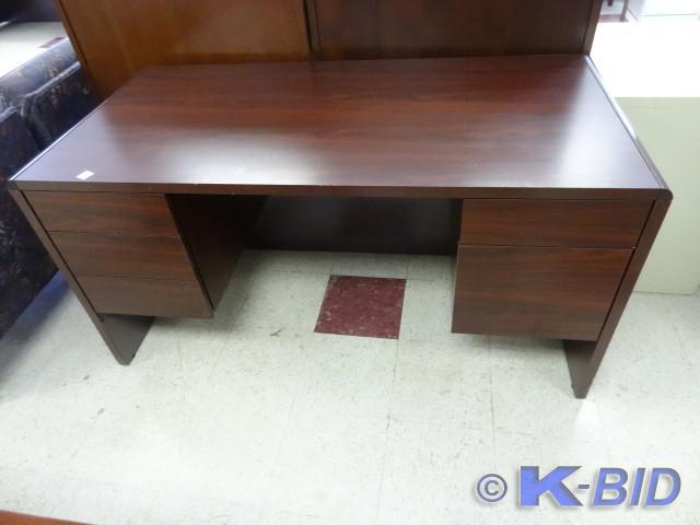 lot 27 image: Laminate office desk. 5 drawer. 60 ...