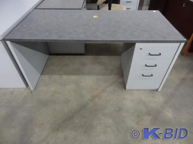 lot 282 image: Laminate 3 drawer office desk. 64 x...