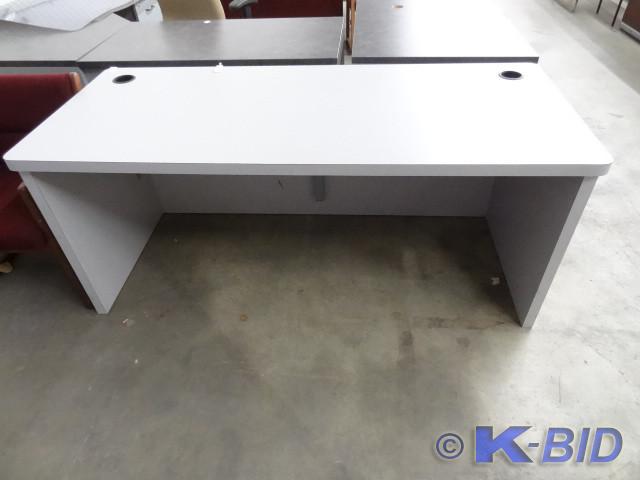 lot 283 image: Laminate work station. 70 x 30 x 29