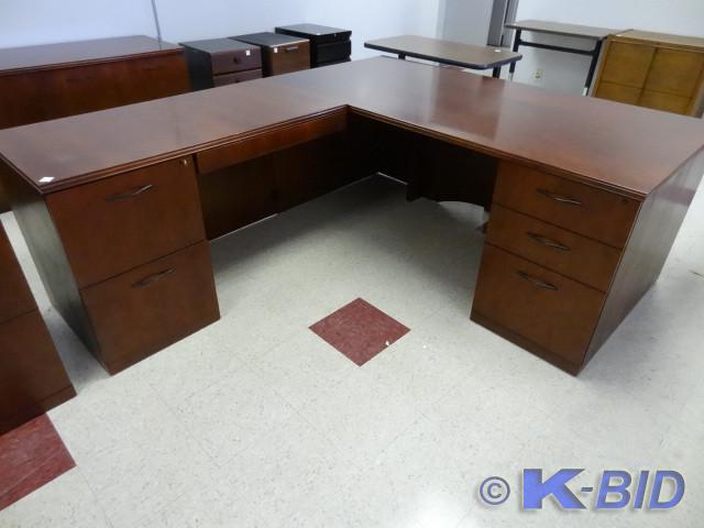 lot 33 image: Wood L shaped office desk. 3 file d...