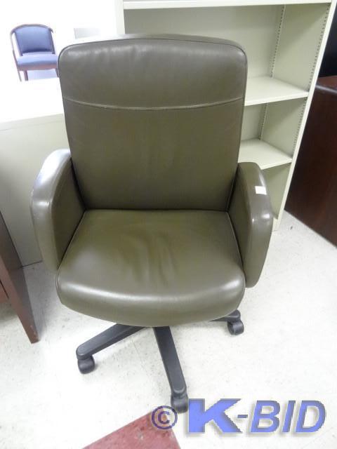 lot 34 image: Office chair on wheels.