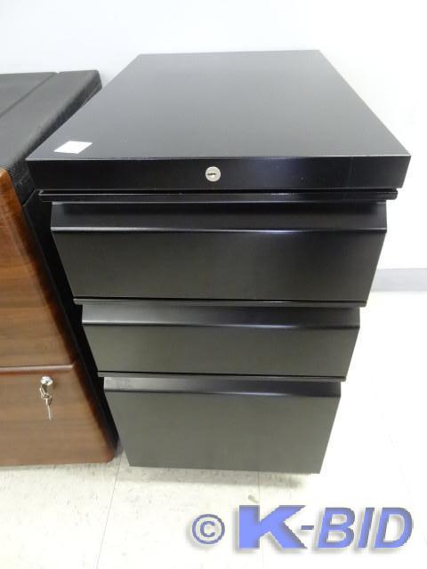 lot 37 image: 15 metal 3 drawer ped on wheels