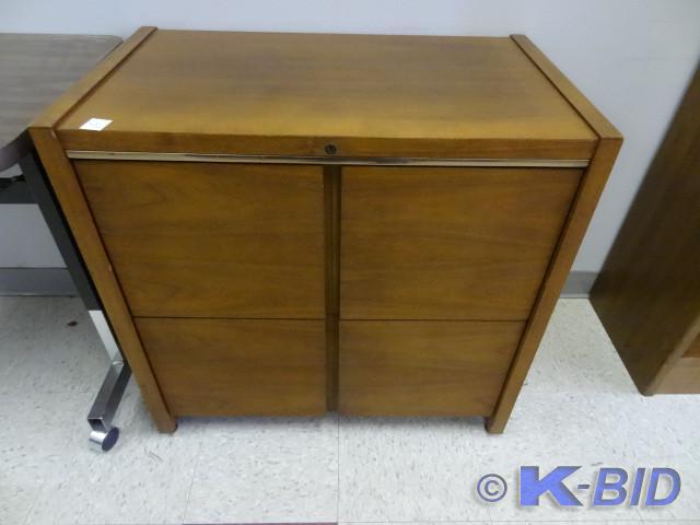 lot 43 image: 30 wood 2 drawer lateral file