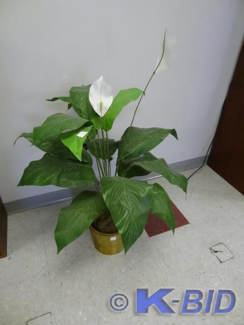 lot 47 image: Artificial plant