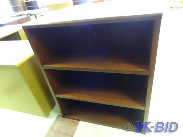lot 72 image: Wood book shelf with 2 adjustable s...