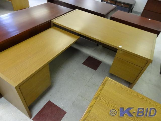 lot 77 image: L shaped laminate office desk. 2 pi...