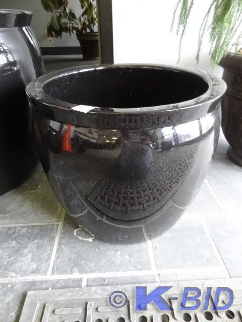 lot 88 image: 16 ceramic planter