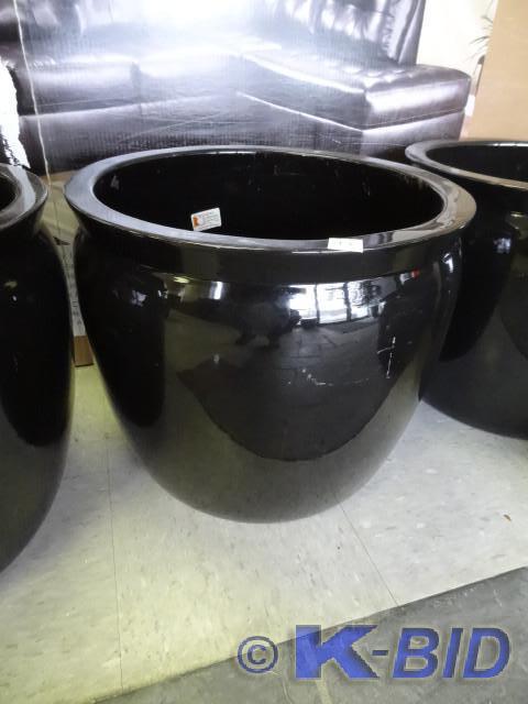 lot 93 image: 19 ceramic planter