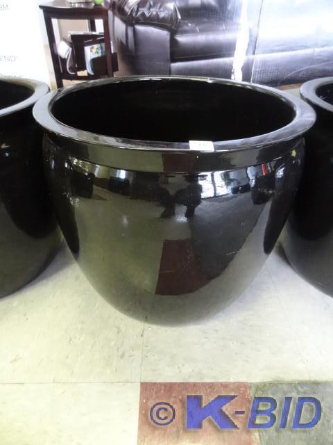 lot 94 image: 19 ceramic planter