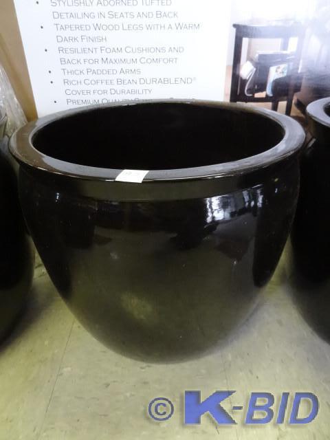 lot 95 image: 19 ceramic planter