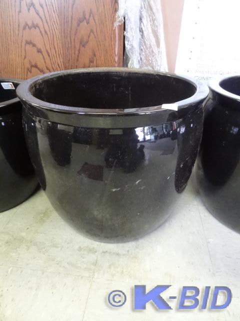lot 96 image: 19 ceramic planter