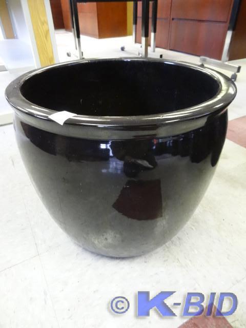 lot 97 image: 19 ceramic planter