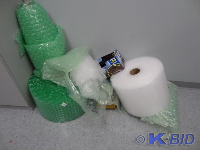 lot 102 image: Garbage bags and misc. bubble wrap