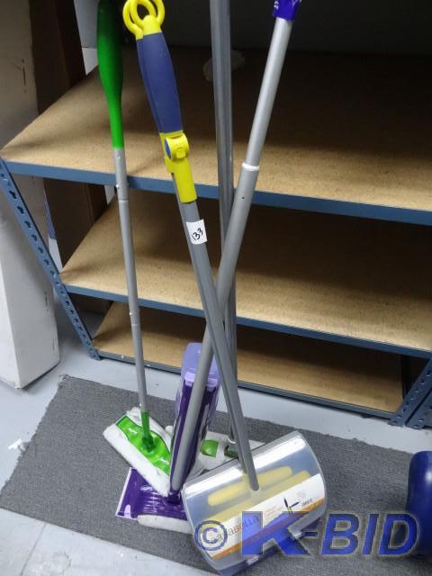lot 133 image: 2 Swiffers. Upright sweeper set