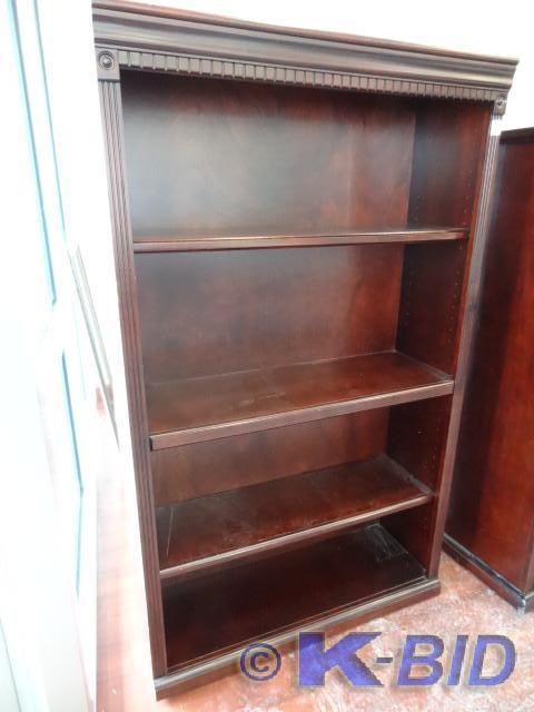 lot 14 image: Decorative wood book shelf. 3 adjus...