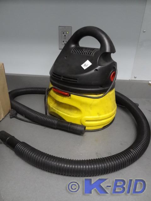 lot 161 image: Stinger 2 gal wet dry vac