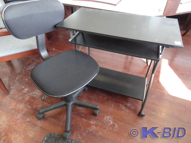 lot 24 image: Small computer table on wheels. 30 ...