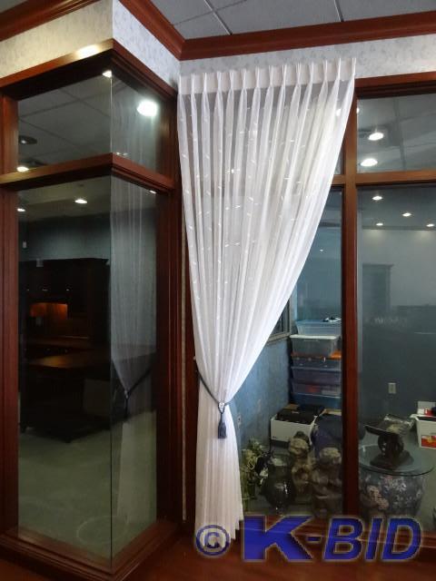 lot 52 image: 2 accent curtains. For dcor only. C...