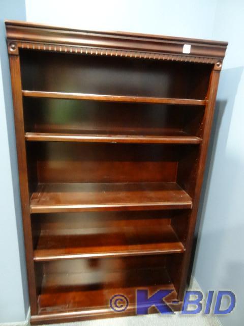 lot 64 image: Decorative wood book shelf. 3 adjus...