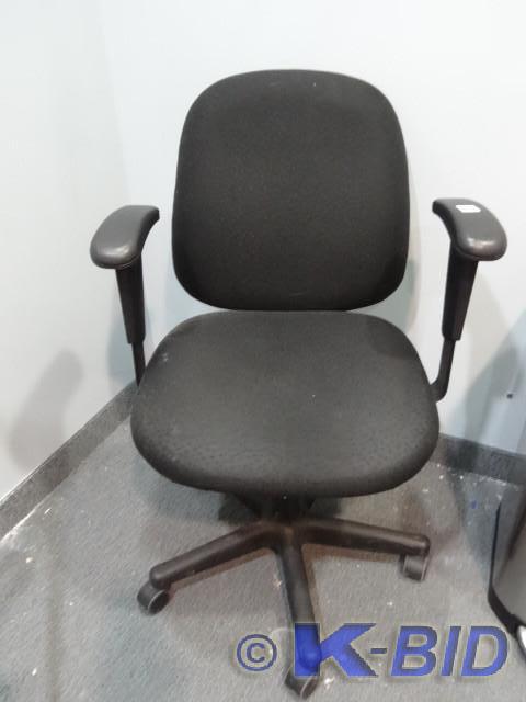 lot 71 image: Office chair on wheels