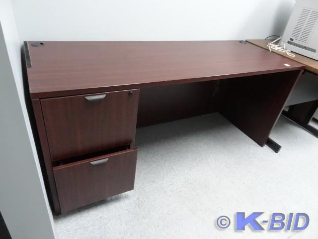 lot 75 image: Desk with 2 file drawers and lock a...