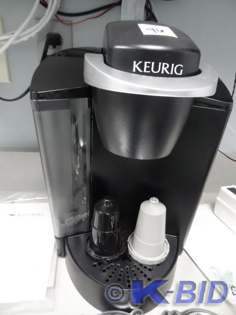lot 96 image: Keurig coffee maker. One cup design...