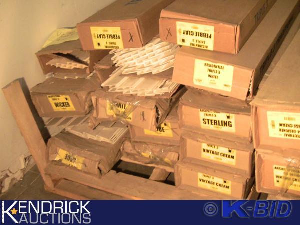 lot 222 image: 1 Pallet of Residential Triple 3 Vinyl Siding