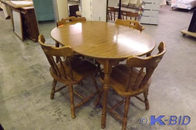 Dining Room Table and 4 Chairs tabl...
