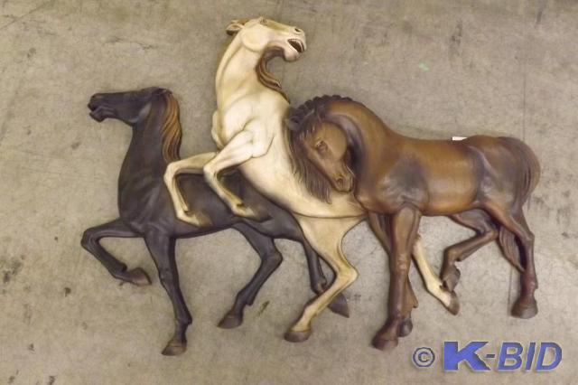 three horse wall plaque approx&nbsp...