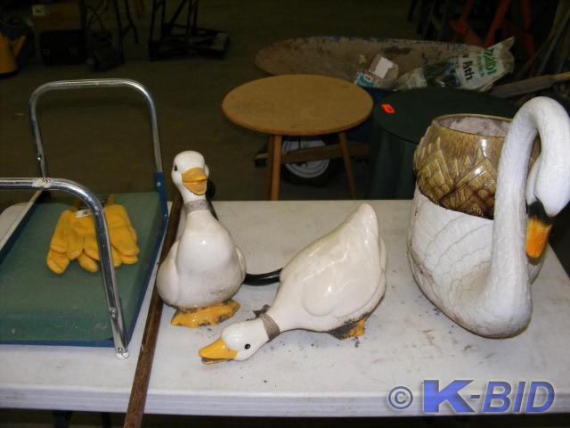 Misc Lot, kneeling pad and gloves, ...