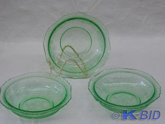 Green Depression Glass Bowl 5in acr...